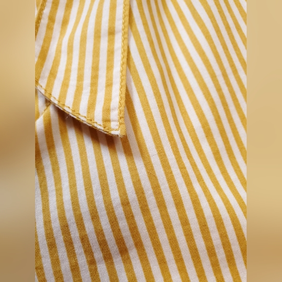 NWT Liz Claiborne 100% Cotton Gold Yellow Pinstriped Belted Shorts Womens 16 - Picture 3 of 11